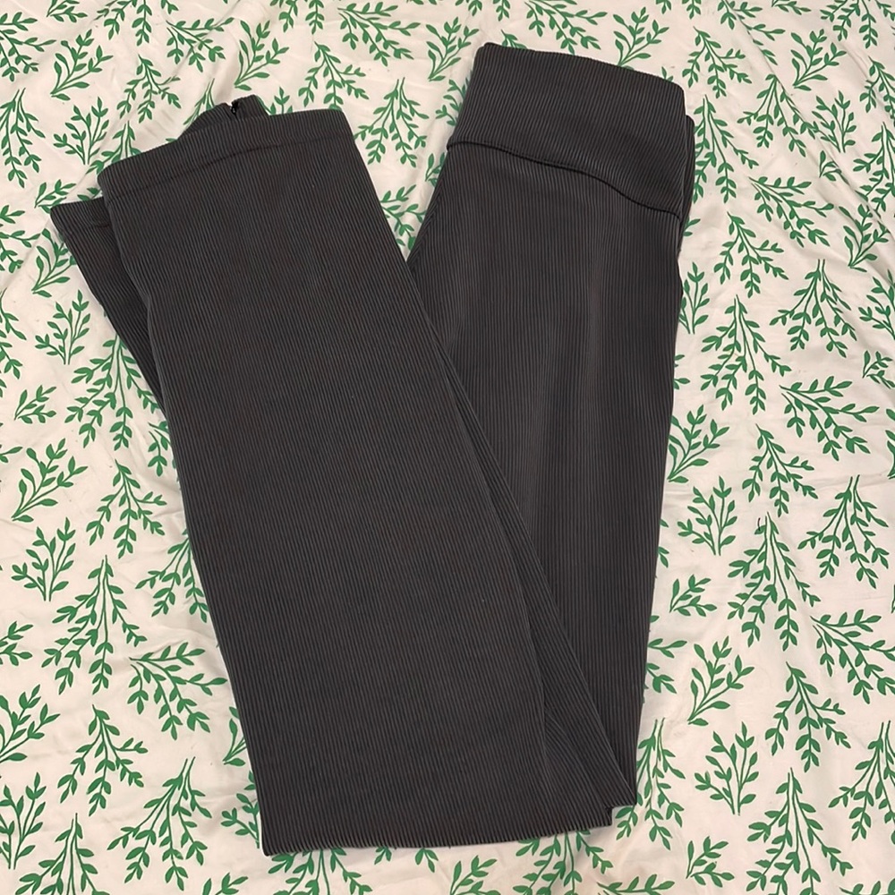Lululemon Brushed Softstreme Ribbed Zip Flared Pant 32.5” - Black size 6